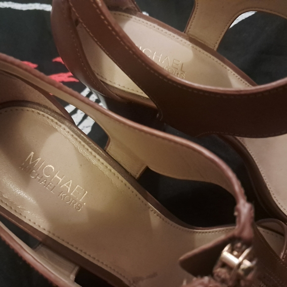 Micheal Kors Brown Front Zip Heels - Picture 5 of 9